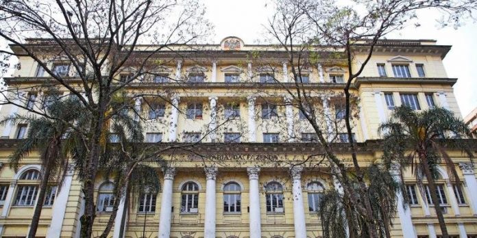 Governo do RS pagará parcela salarial de R$ 4,8 mil a servidores na sexta-feira