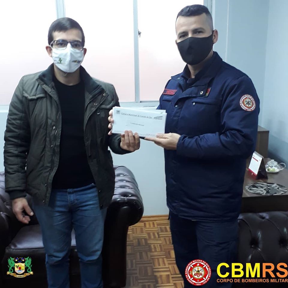 o Corpo de Bombeiros Militar do Rio Grande do Sul recebeu uma homenagem pela atuação da Guarnição de Serviço