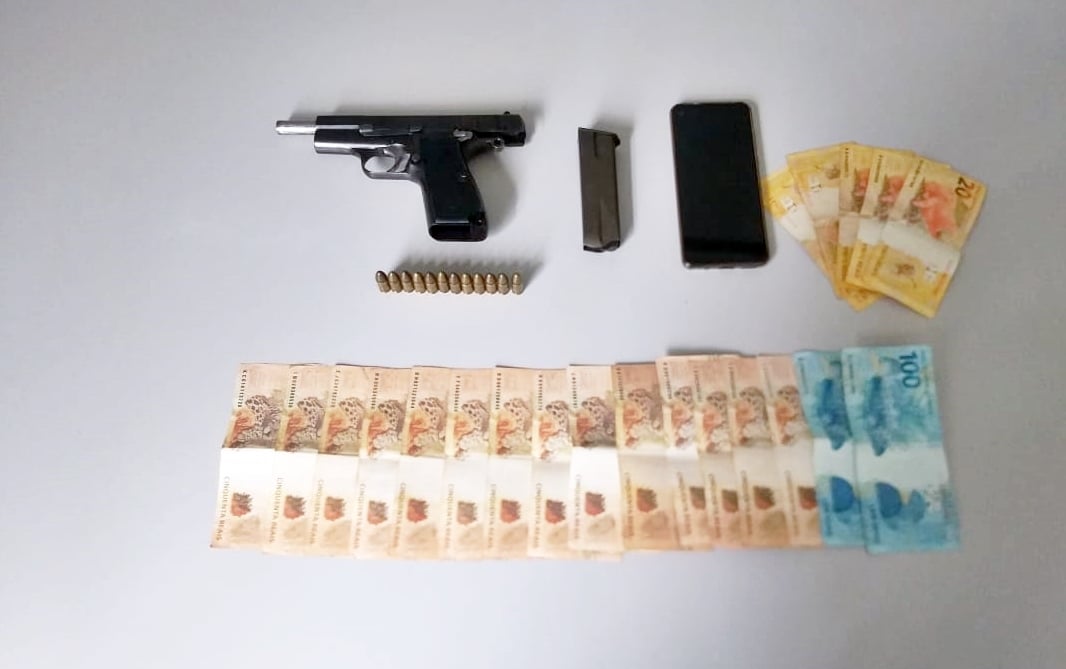 HOMEM É PRESO PELA BM POR PORTE ILEGAL DE ARMA EM CAXIAS DO SUL