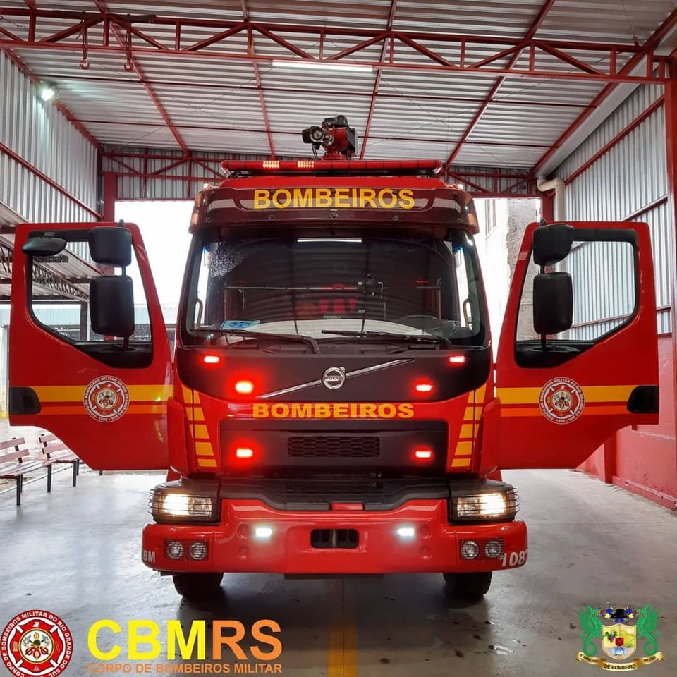O Corpo de Bombeiros Militar do Rio Grande do Sul - CBMRS -  recebeu o ABT 10873 restaurado