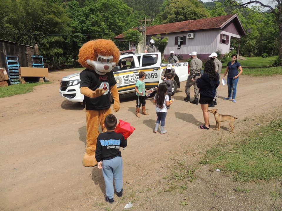 3,2 MIL BRINQUEDOS SÃO ARRECADADOS E DISTRIBUÍDOS PELO BATALHÃO DA BM DE GRAMADO