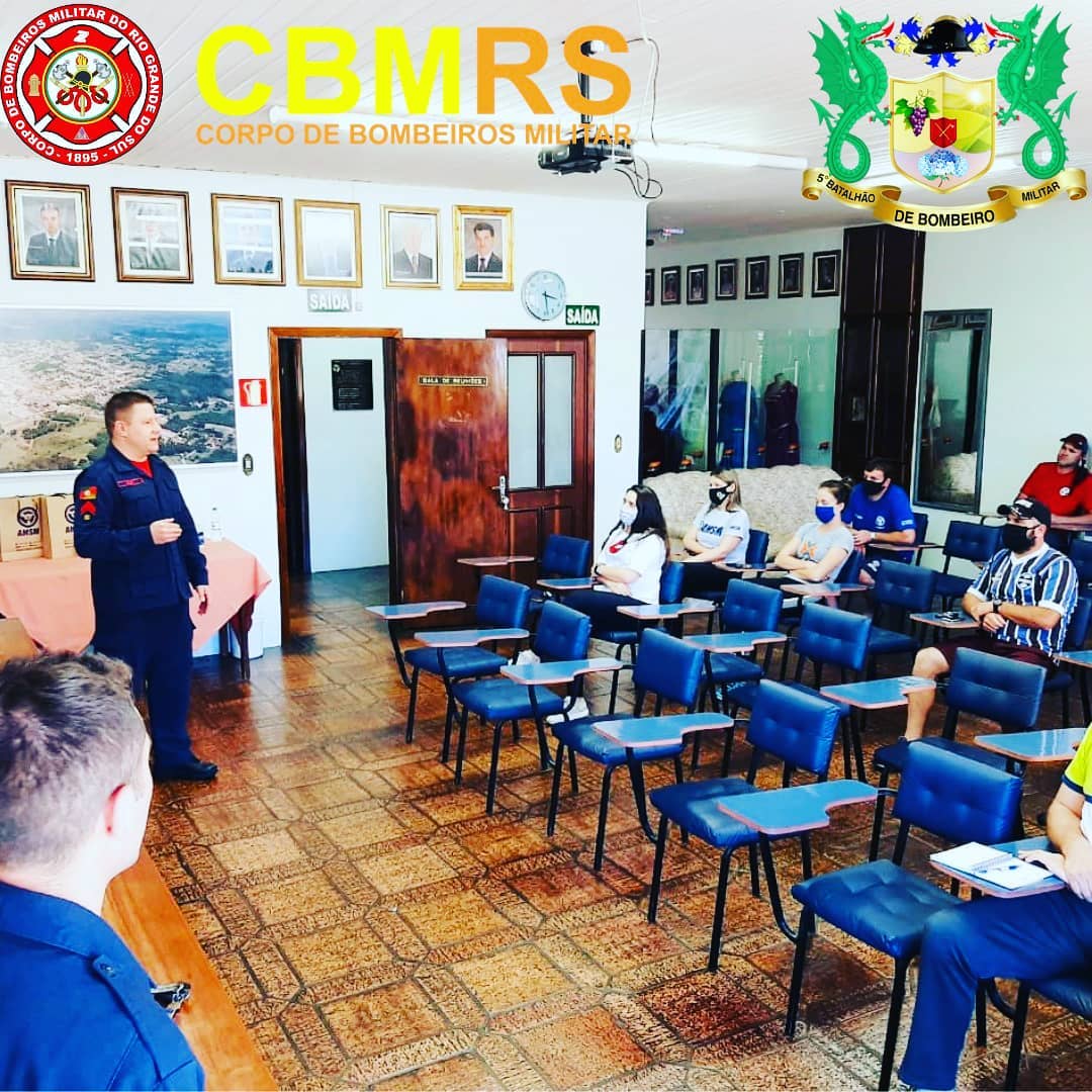 A guarnição de serviço do Corpo de Bombeiros Militar do Rio Grande do Sul - CBMRS - ministrou palestra sobre Atendimento Pré Hospital e manobras de Salvamento em piscinas