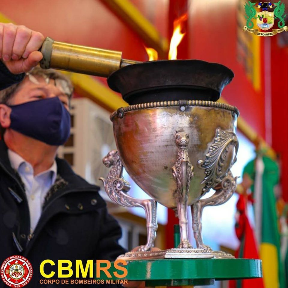 O Corpo de Bombeiros Militar do Rio Grande do Sul sediou na manhã desta sexta-feira (21/08) a solenidade da chegada da Centelha do Fogo Simbólico da Pátria
