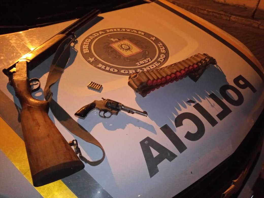 BRIGADA MILITAR PRENDE DOIS POR PORTE ILEGAL DE ARMA DE FOGO EM SÃO FRANCISCO DE PAULA