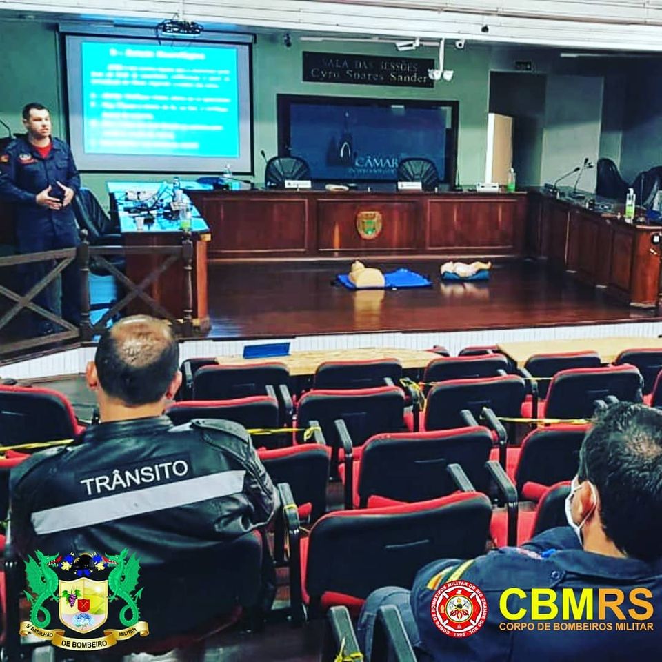 O Corpo de Bombeiros Militar do Rio Grande do Sul - CBMRS - realizou um treinamento de primeiros socorros aos agentes de trânsito