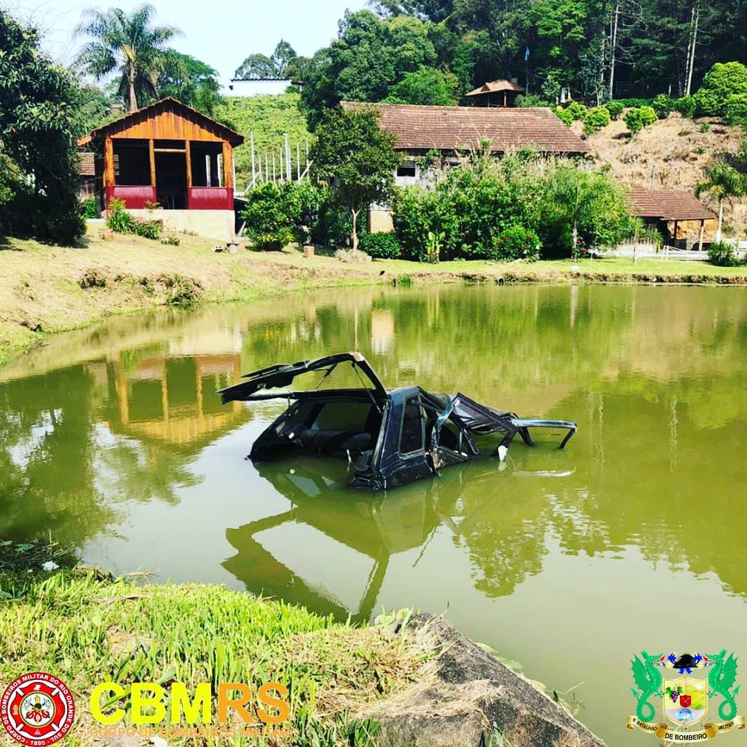 O Corpo de Bombeiros Militar do Rio Grande do Sul - CBMRS - atendeu a um acidente envolvendo um veículo de passeio