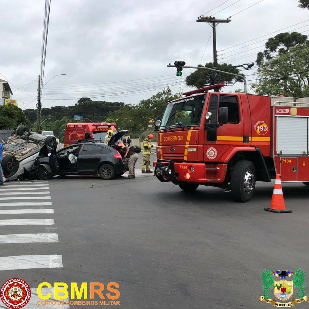 O Corpo de Bombeiros Militar do Rio Grande do Sul - CBMRS - atendeu a um acidente de transito