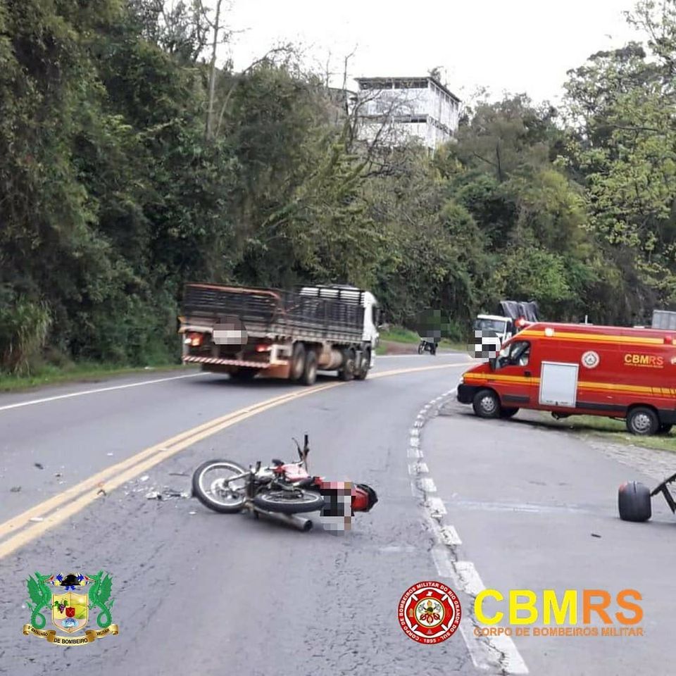 O Corpo de Bombeiros Militar do Rio Grande do Sul - CBMRS - atendeu uma ocorrência de acidente veicular em Bento Gonçalves