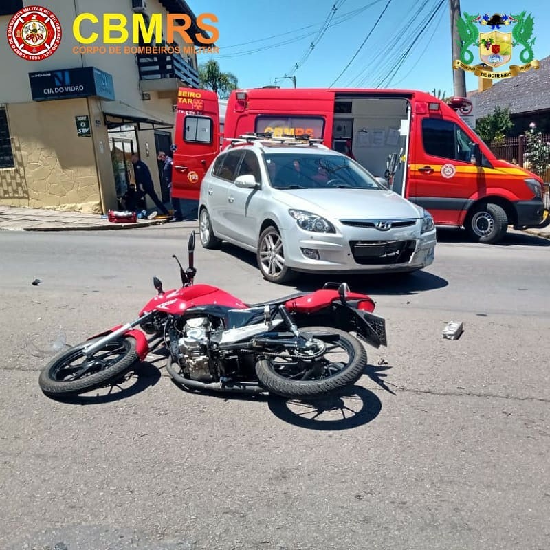 O Corpo de Bombeiros Militar  atendeu a um acidente de trânsito envolvendo um veículo Hiunday I-30 e uma Motocicleta