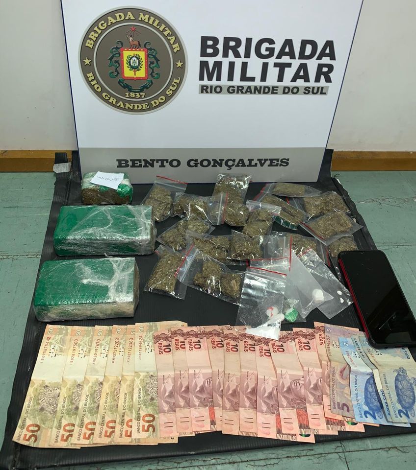 HOMEM É PRESO PELA BM COM MAIS DE 1 KG DE MACONHA EM BENTO GONÇALVES