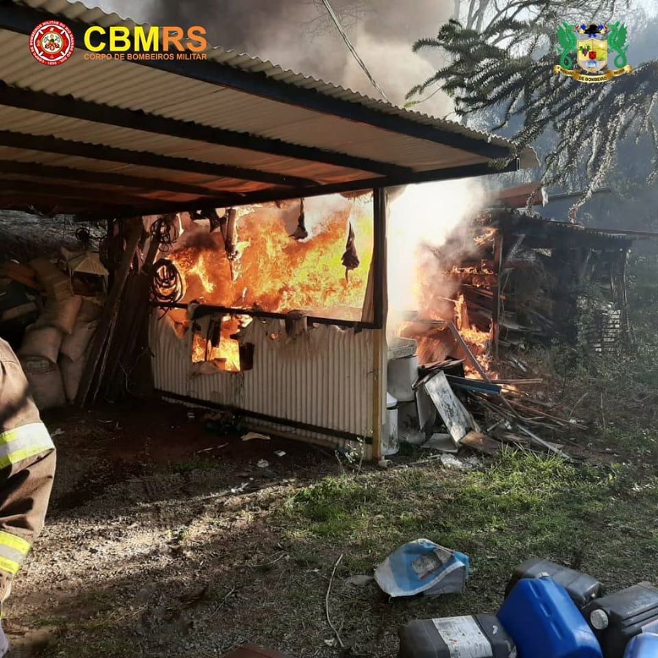 O Corpo de Bombeiros Militar do Rio Grande do Sul, atuou em incêndio em Caxias do Sul
