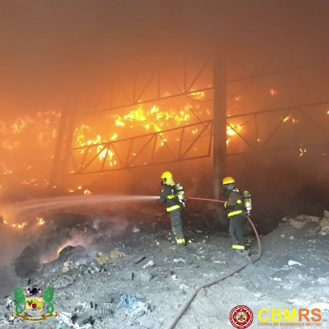 O Corpo de Bombeiros Militar do Rio Grande do Sul - CBMRS - foi acionado para atender um incêndio na Fundação Proamb