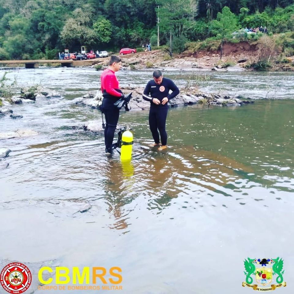 O Corpo de Bombeiros Militar do Rio Grande do Sul – CBMRS – recebeu um chamado para atendimento a uma ocorrência de duplo afogamento