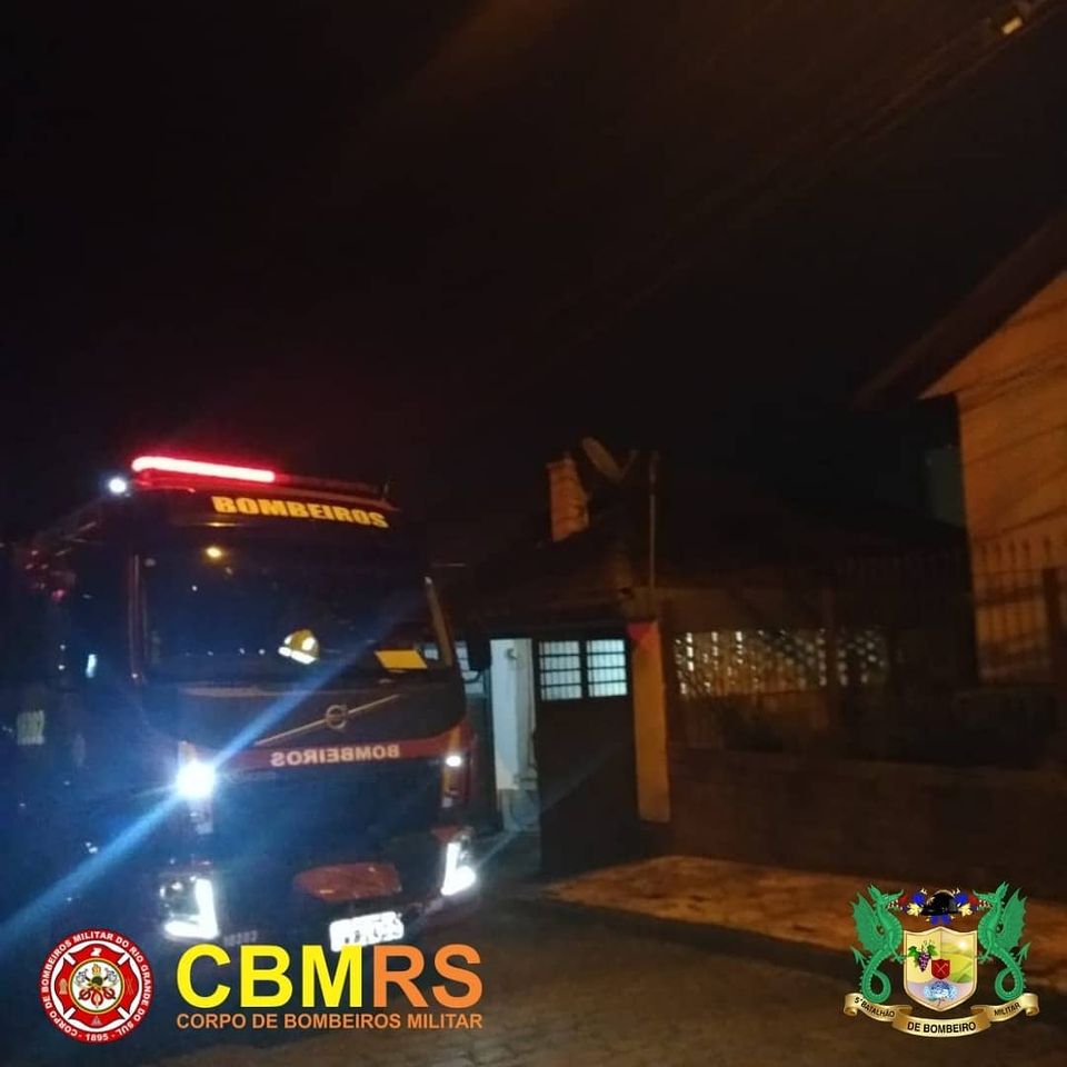 O Corpo de Bombeiros Militar do Rio Grande do Sul – CBMRS – atendeu na noite desta sexta-feira um princípio de incêndio em uma chaminé.