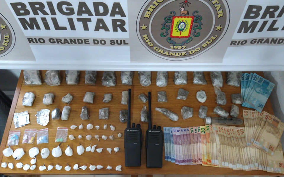 BRIGADA MILITAR PRENDE TRAFICANTE COM CERCA DE 1KG DE MACONHA EM GRAMADO